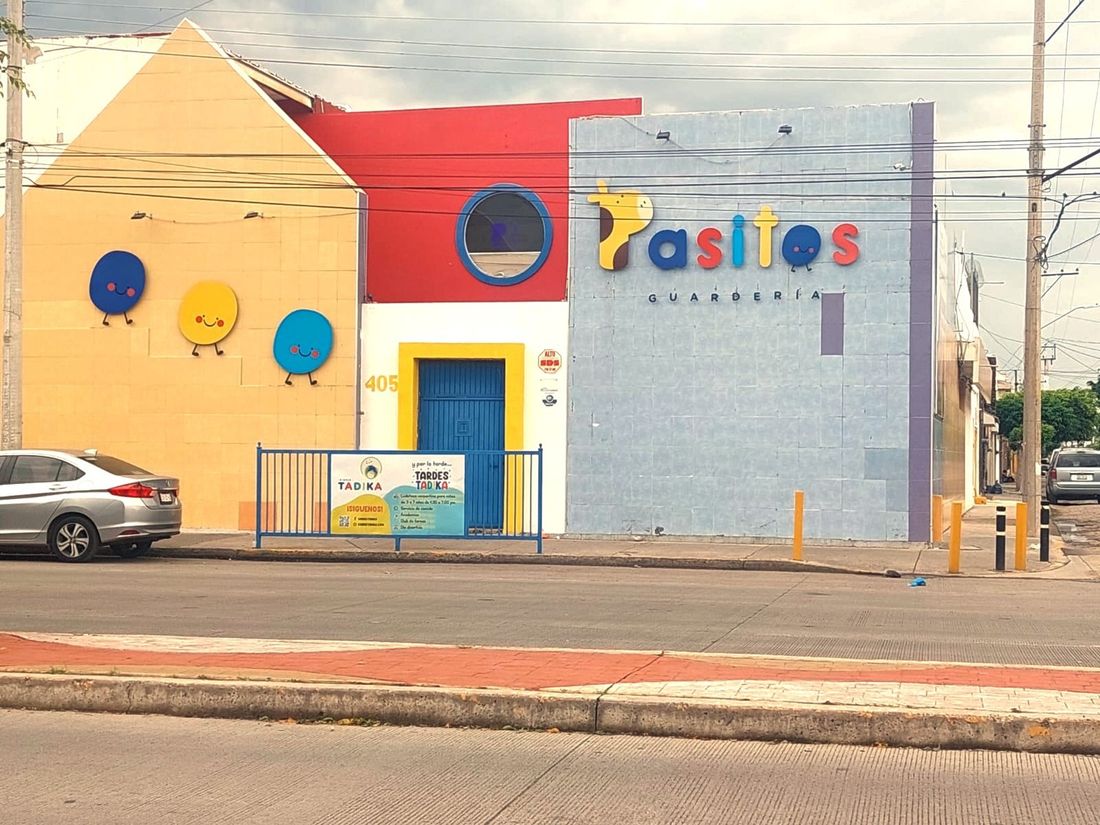 Fachada de Guardería Pasitos sobre el bulevar